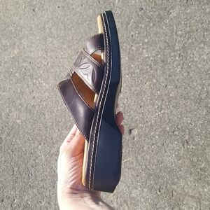 Clark's Brown Leather sandals 9M👡